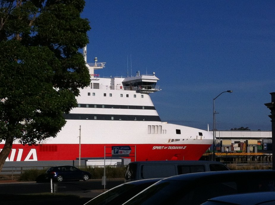 when the ferry comes to devonport the town stops